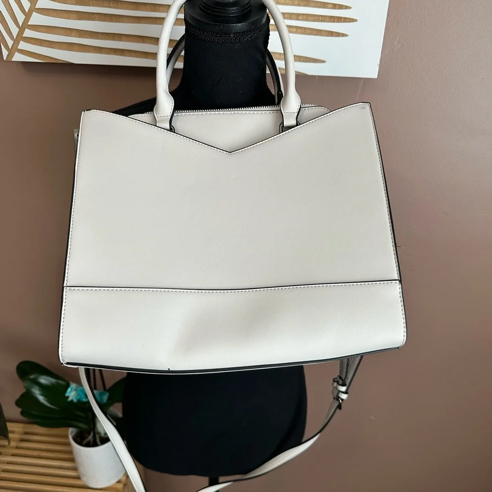 NWOT Steve Madden elegant handbag